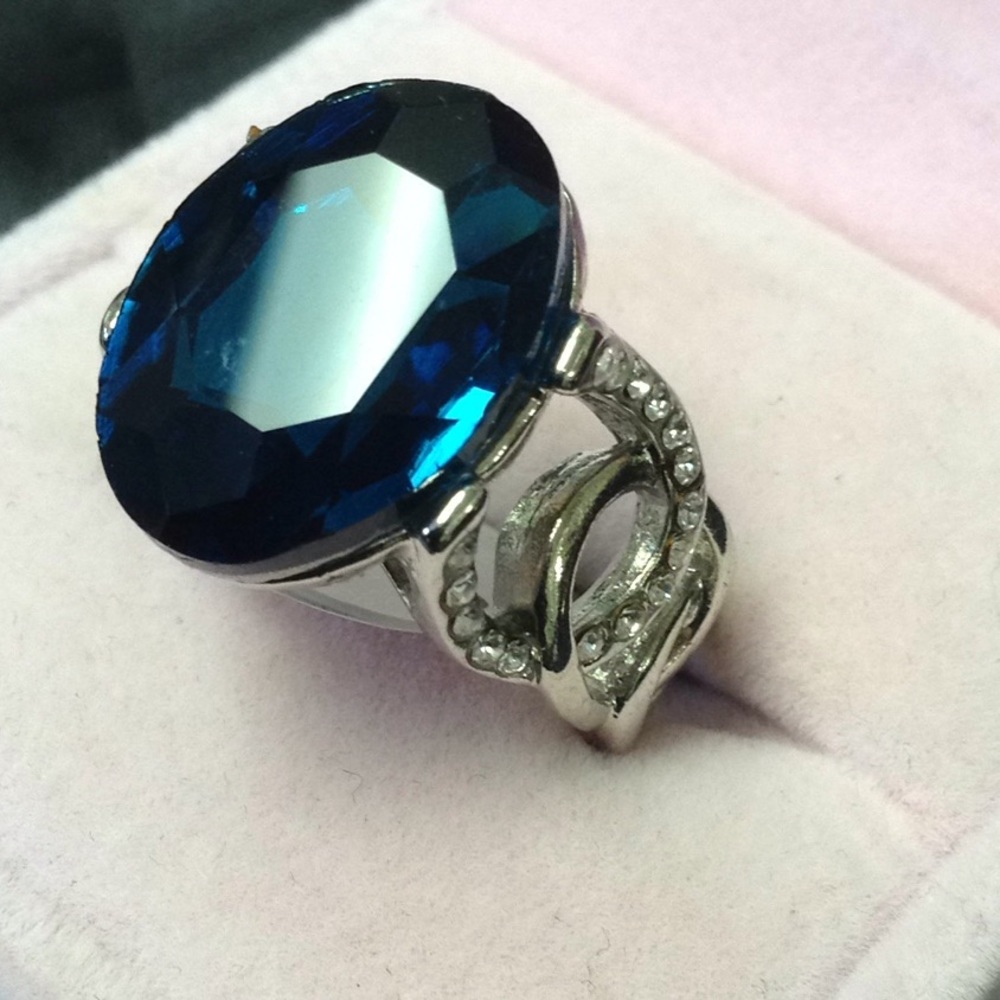 Gorgeous Aquamarine and zirconia silver ring Sz8.5
